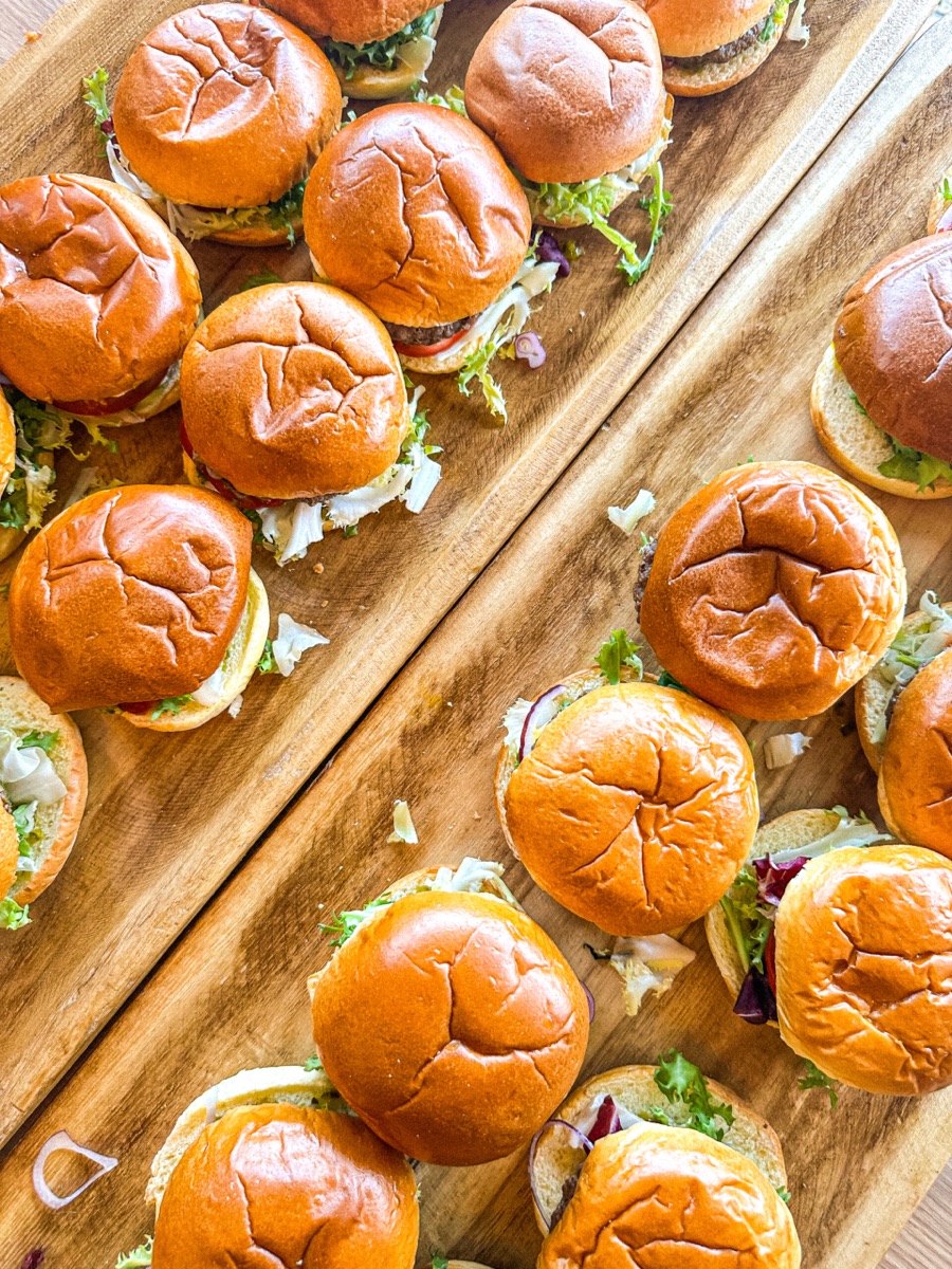 Versgemaakte mini-burgers van Twins Food Truck